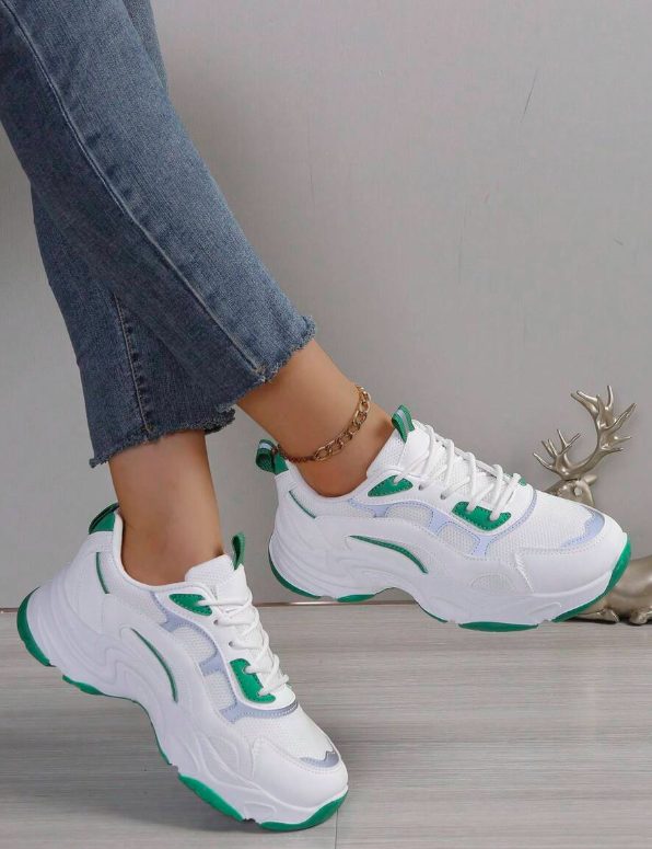 New women's casual sneakers with thick sole, round toe and color-blocked laces, Fall 2025 season