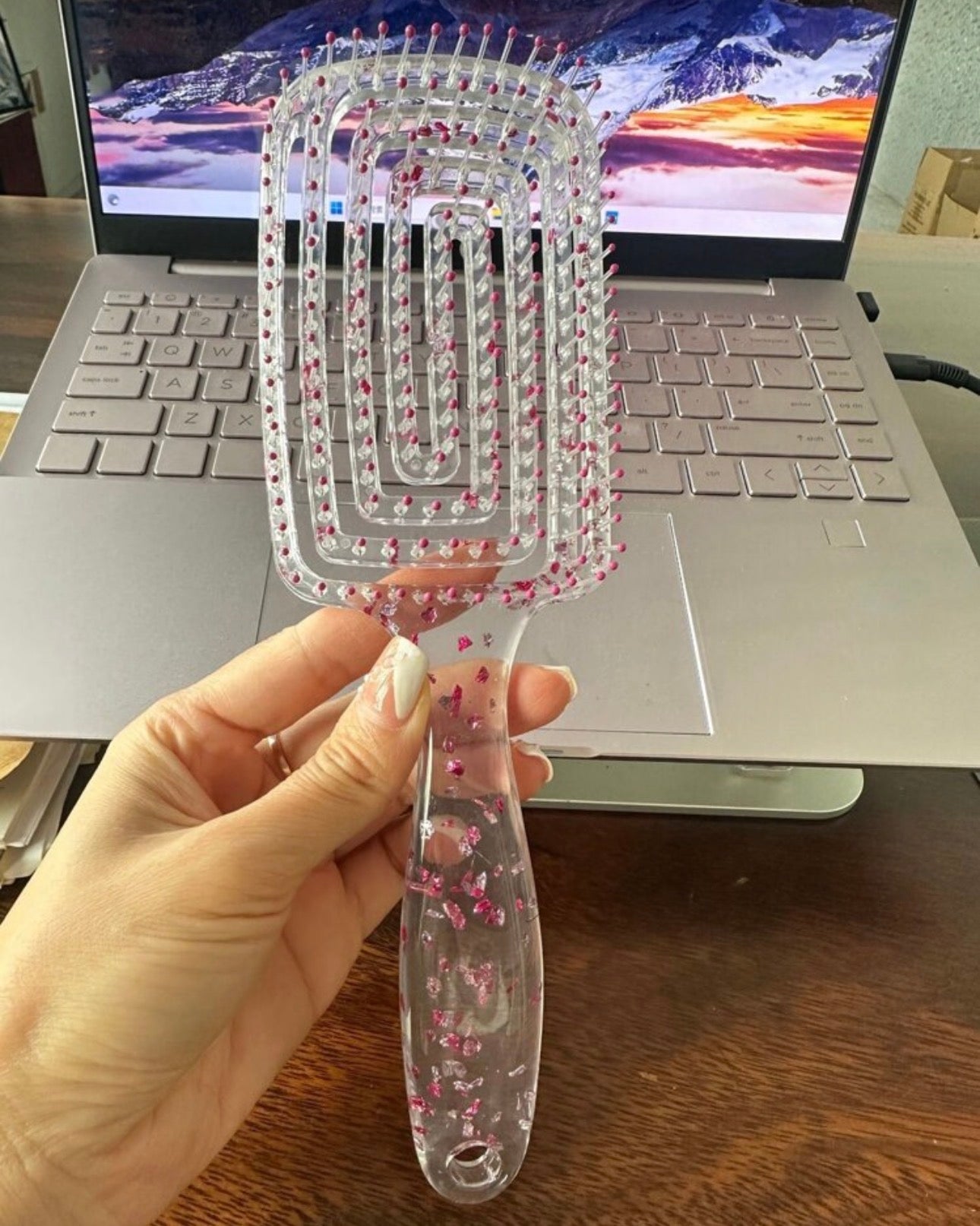 Everyone Adores This Comb With An Adorable And Delicate Hollow - Out Design. It Makes For A Perfect Valentine's Day Gift. Equipped With A Scalp - Massaging Function, It Can Be Used On Both Dry And Wet Hair. It Effectively Detangles Hair, Rendering It Smoo