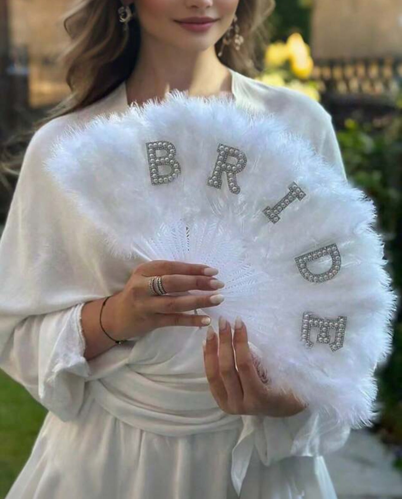 1pc Faux Pearl Bride Letter Decor White Feather Folding Fan, Handheld Fan For Bachelorette Party & Wedding Bride Shower Decorations, Elegant Wedding Favors