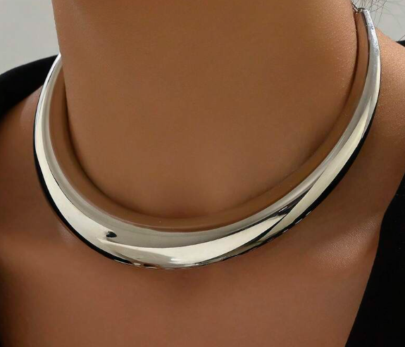 1pc Fashionable Glossy Choker Necklace Simple Metallic Chain