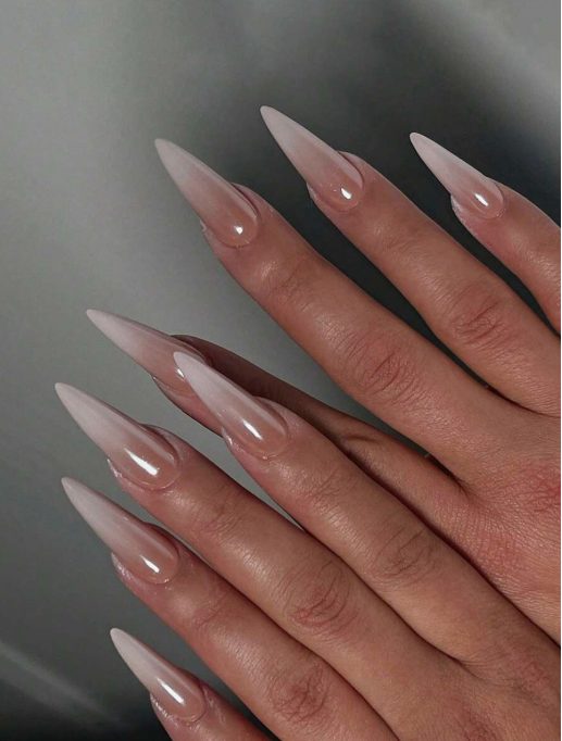 This set of 24 French stiletto style press-on nails, in solid gradient white and laser metallic effect, will create a soft and beautiful manicure style for everyday use, making your nails look completely renewed.