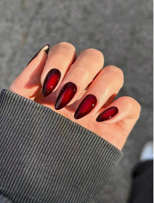 24 almond-shaped press-on nails with a black gradient to update your style.