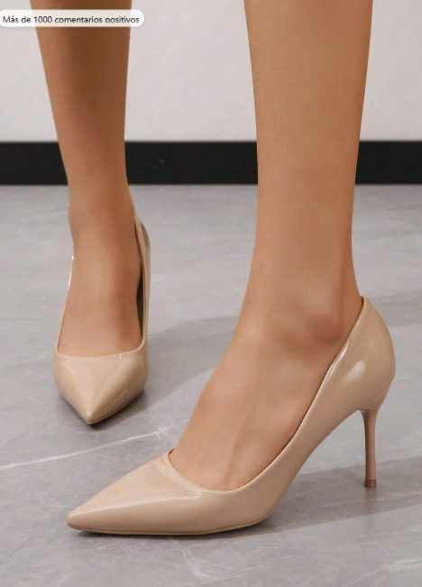 Fashionable, elegant, pointed-toe high-heeled shoes