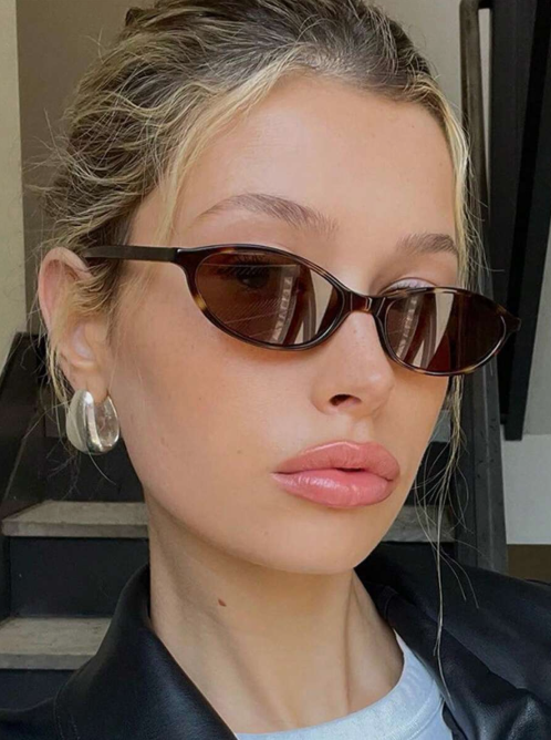New women's sunglasses with small frames in brown leopard print - Fashionable designer sunglasses for women with a retro oval design, ideal for outings, outdoor activities, the beach, and vacations. They also make a great gift for family and friends.
