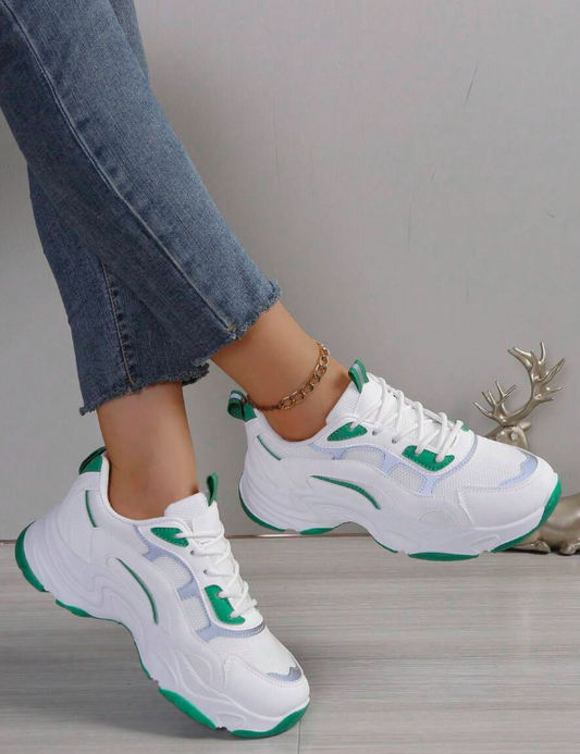 New women's casual sneakers with thick sole, round toe and color-blocked laces, Fall 2025 season