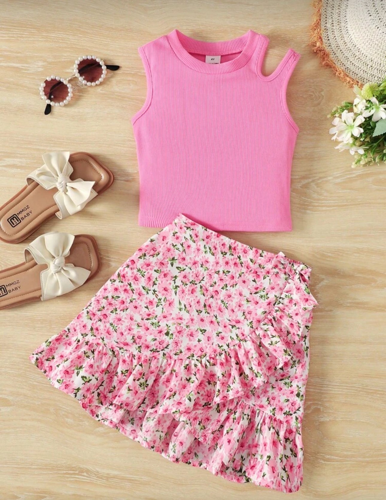 SHEIN LMoss Kids 2pcs/Set Young Girl Casual Comfortable Solid Color Tank Top And Ditsy Floral Mini Skirt, Pink
