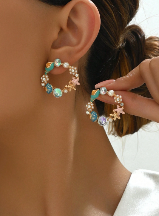 1 pair of creative and cute drop earrings inlaid with starfish, seashells, and pearls for summer fashion and beach wear