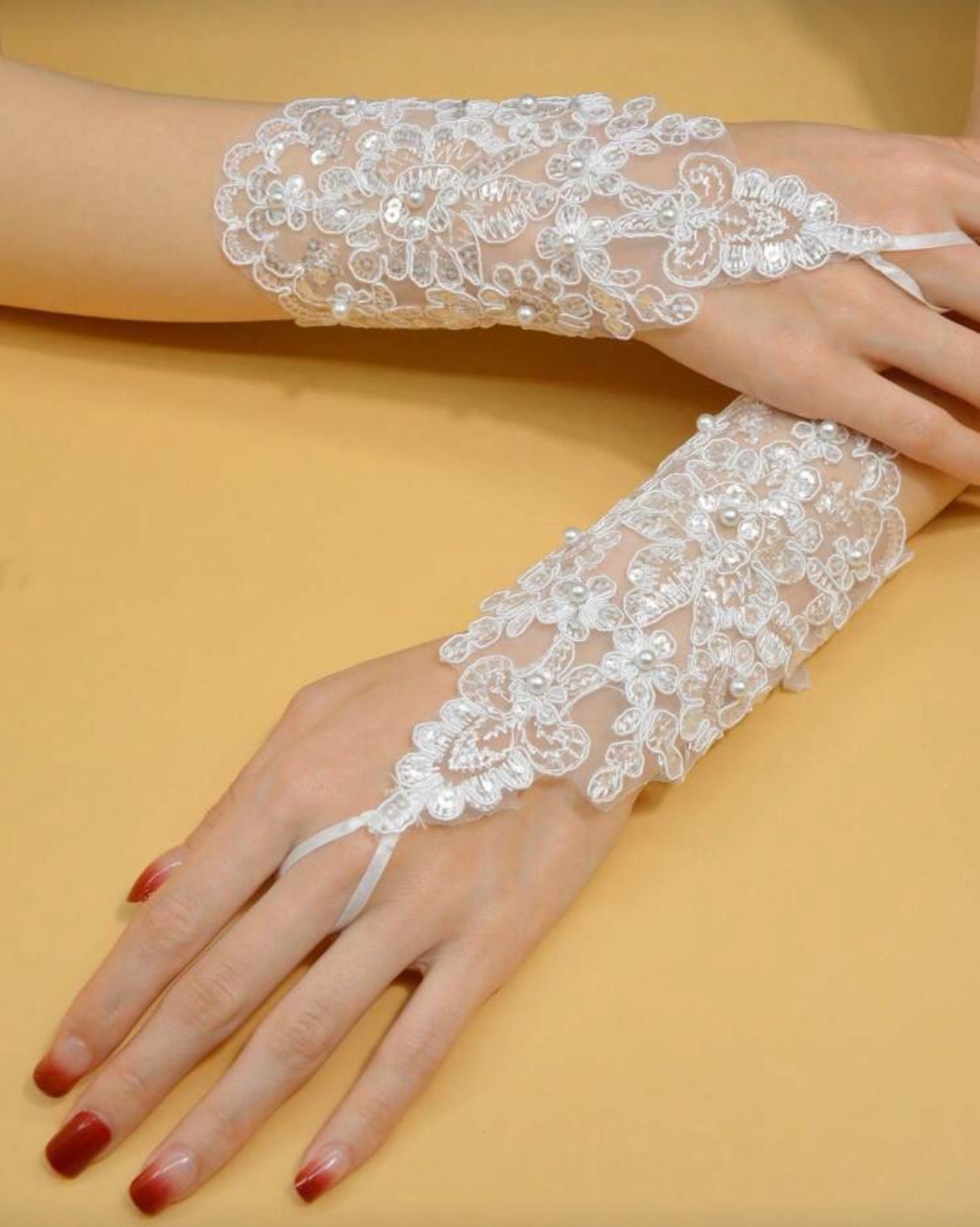 XKTRXF One Pair Of White Faux Pearl Embroidered Short Bridal Gloves, Polyester & Lace Wedding Gloves Valentine's Day Valentines Autumn Accessories