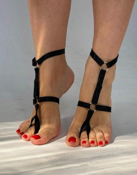 1 Piece Sexy Black Women's Foot Chain, Fashionable Ankle Harness Decoration for Parties and Dance, Adjustable, Synthetic, Cute and Punk Gothic, Ankle Loop Strap for Halloween
