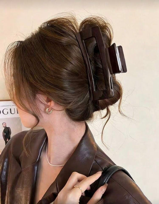 1pc Women's Brown Oversized Hair Clip, Lightweight Plastic Hair Accessory, Fashionable And Versatile, Elegant And Minimalist Style, Solid Color Hair Claw Suitable For Daily Wear, Casual, Party, Commute, Beach, Vacation, Ponytail, Bun, Face Washing, Makeup