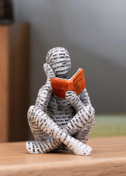 1 Piece Resin Character Figurine Reading a Book for Office and Home Desktop Decoration, Best Gift