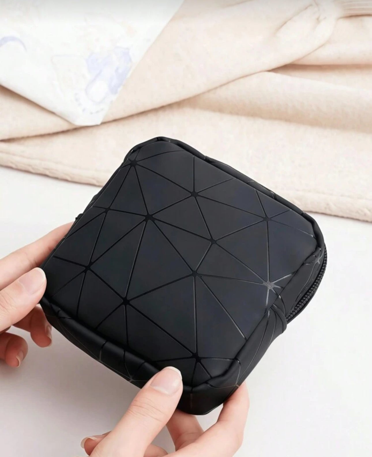 1pc Sanitary Napkin Storage Bag,Tampon Holder Organizer Bag, Cosmetic Bag Coin Purse Makeup Bag, Tampon Storage Bag Sanitary Bag Napkin Bag Student Sanitary Pads,Mini Makeup Bag For Travel ,Vacation Organizer,Large Capacity Makeup Organizer Makeup Case, F