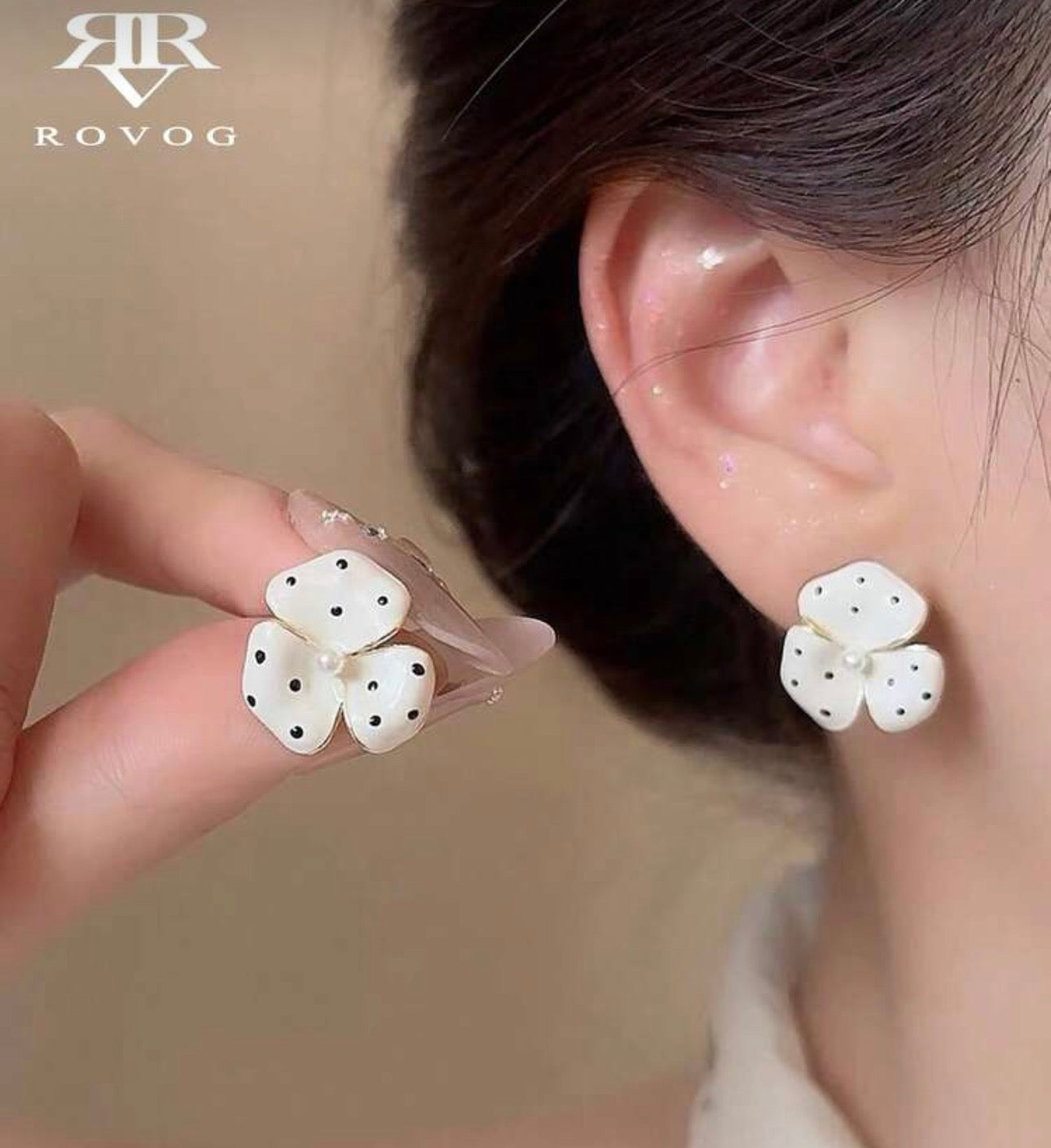 1 Pair Minimalist Polka Dot Flower Faux Pearl Stud Earrings Suitable For Women's Daily Casual Wear