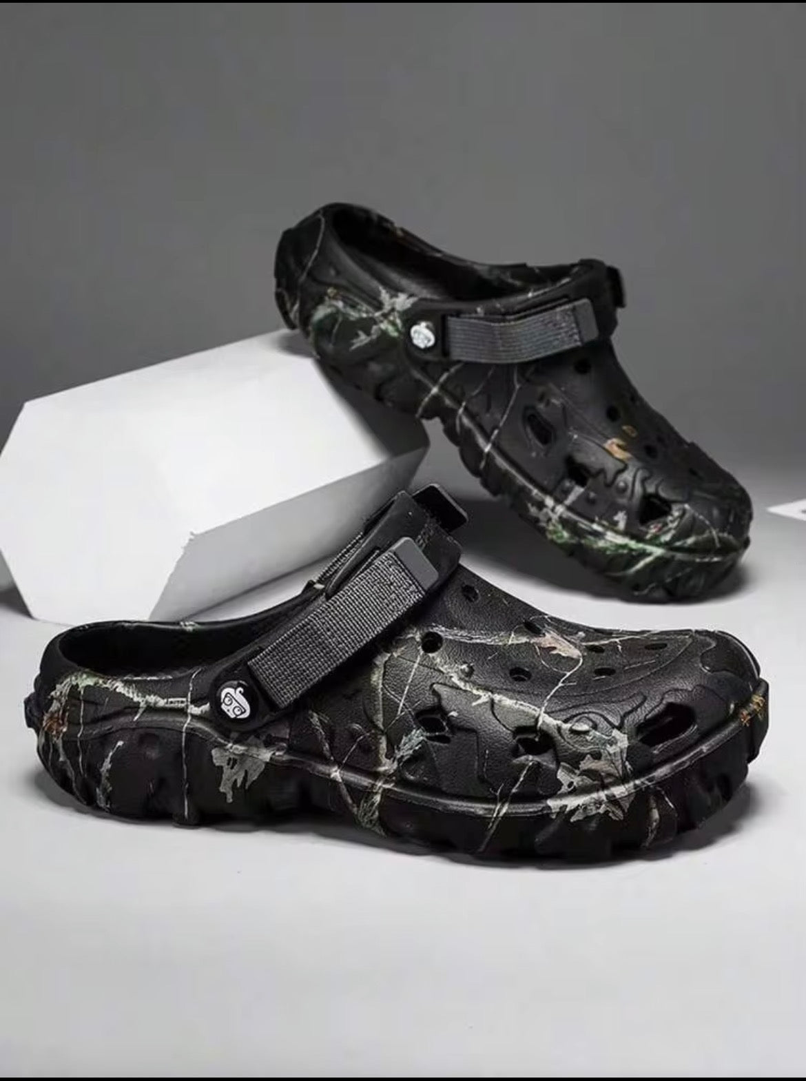 1 Pair Men's Lightweight Breathable Mesh Slip-On Shoes, Anti-Slip Garden Shoes, Outdoor Beach Casual Sandals, Anti-Slip Thick Sole Slippers (Asymmetric Random Pattern)