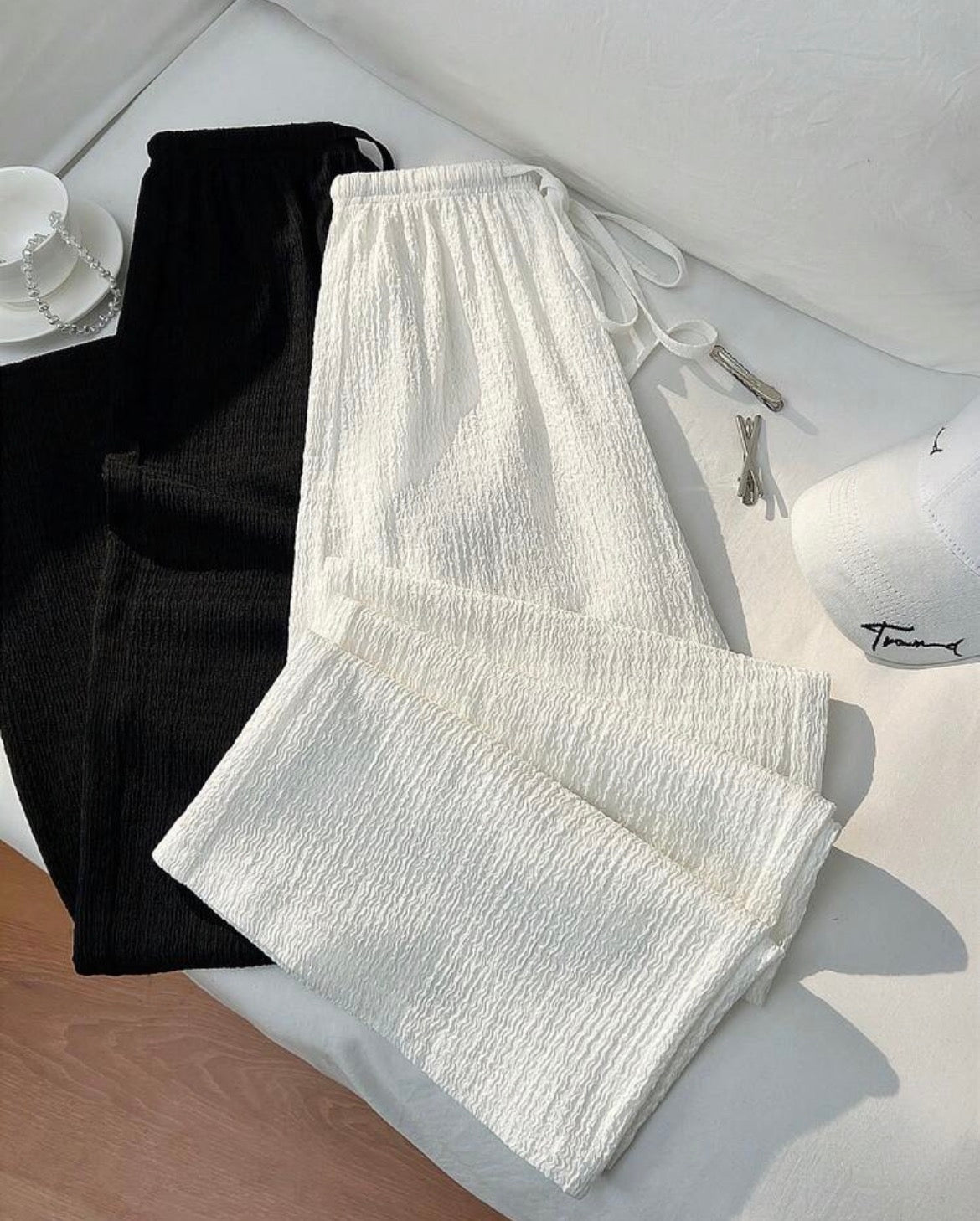 SHEIN PETITE Classic Black & White Design Minimalist Casual Commuter All-Match French Chic Relaxed Fit Straight Leg Women Pants, Summer New Arrival ,Petite Women