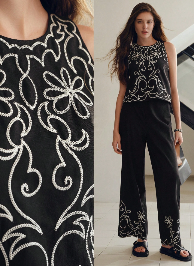 MOTF STUDIO FLORAL EMBROIDERY SLEEVELESS BLOUSE